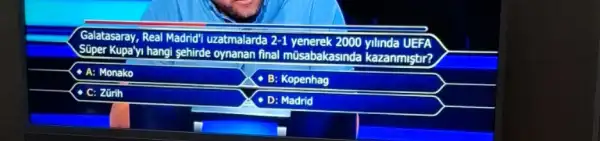 Galatasaray, Real Madrid' uzatmalarda 2-1 yenerek 2000 yili UEFA
Süper Kupa'yi hangi sehirde
oynanan final mũsabakasinda kazanmiştir?
A: Monako
B: Kopenhag
C: Zurih
D: Madrid